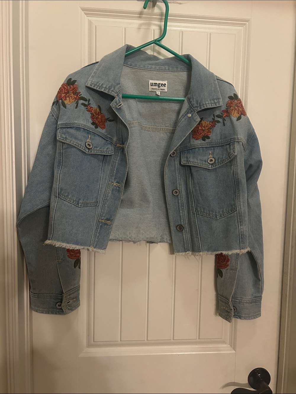 Umgee Light Blue Cropped Denim M Jacket with Floral Embroidery